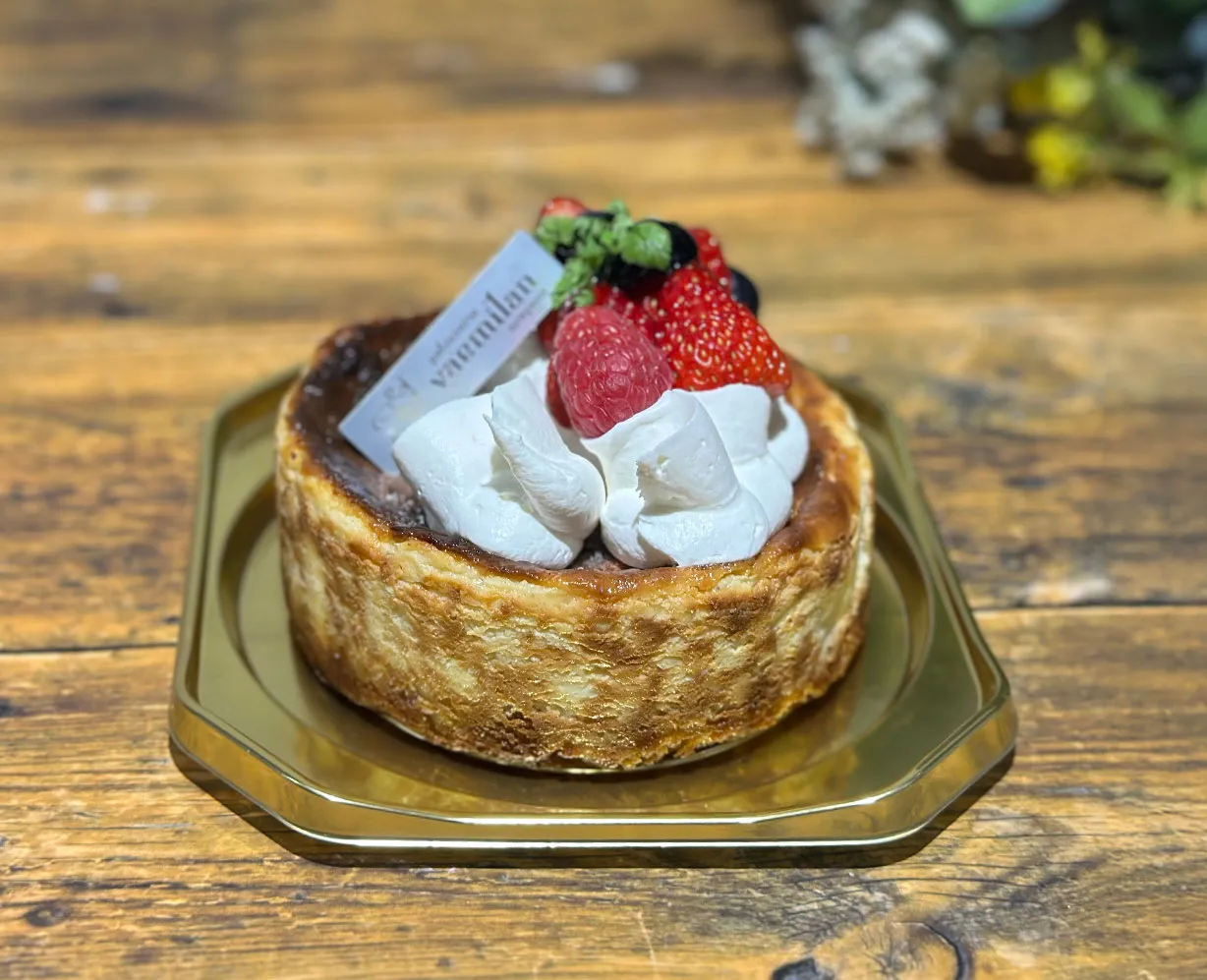 バスクチーズケーキ（ホールタイプ）